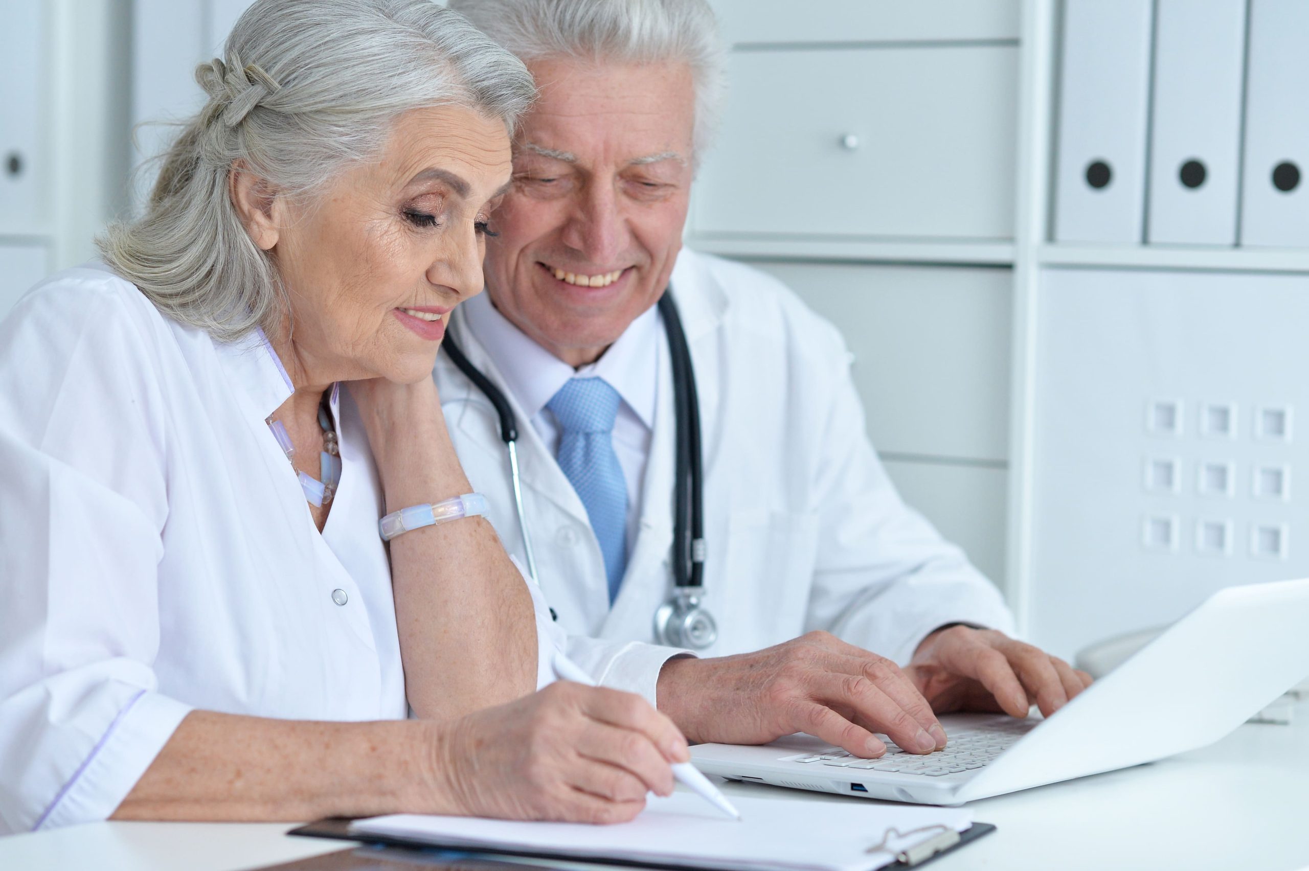 vecteezy_portrait-of-professional-doctors-working-in-cabinet_48459204